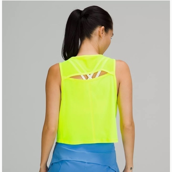 Lululemon Sculpt Cropped Tank Top
Back Vent size 12 - Picture 9 of 9